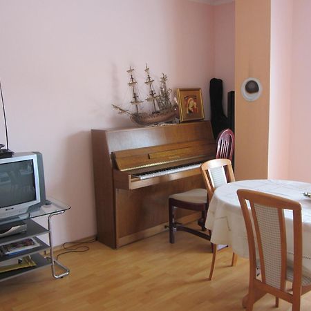 Apartments Dilja Malinska Quarto foto