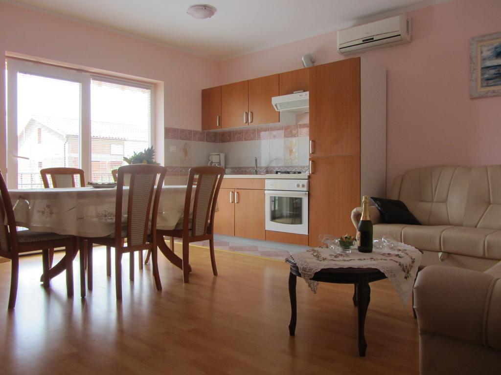 Apartments Dilja Malinska Exterior foto